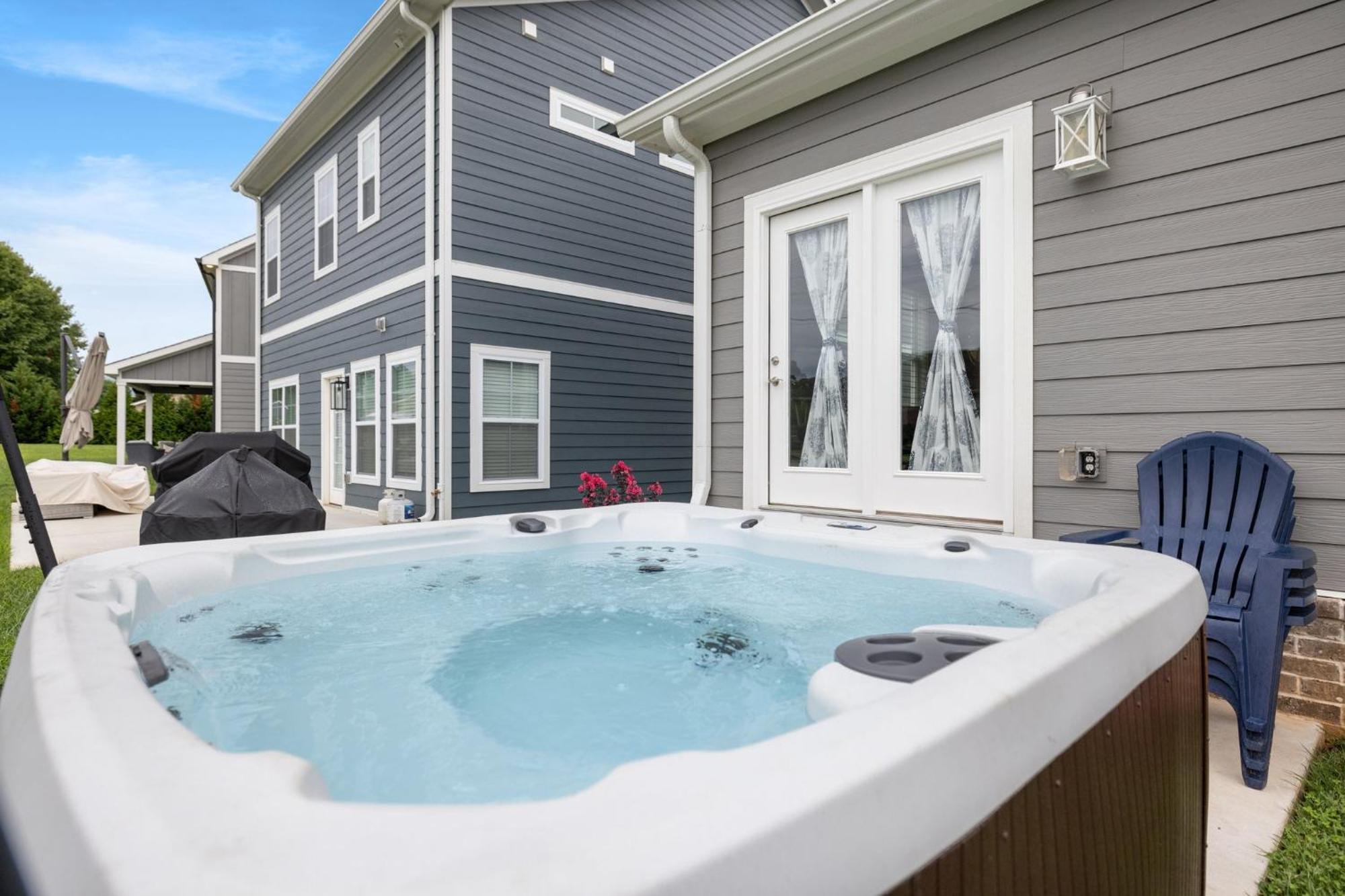 Cozy Lake Cottage W/ Kayaks, Sups, Pool & Firepit Winchester エクステリア 写真