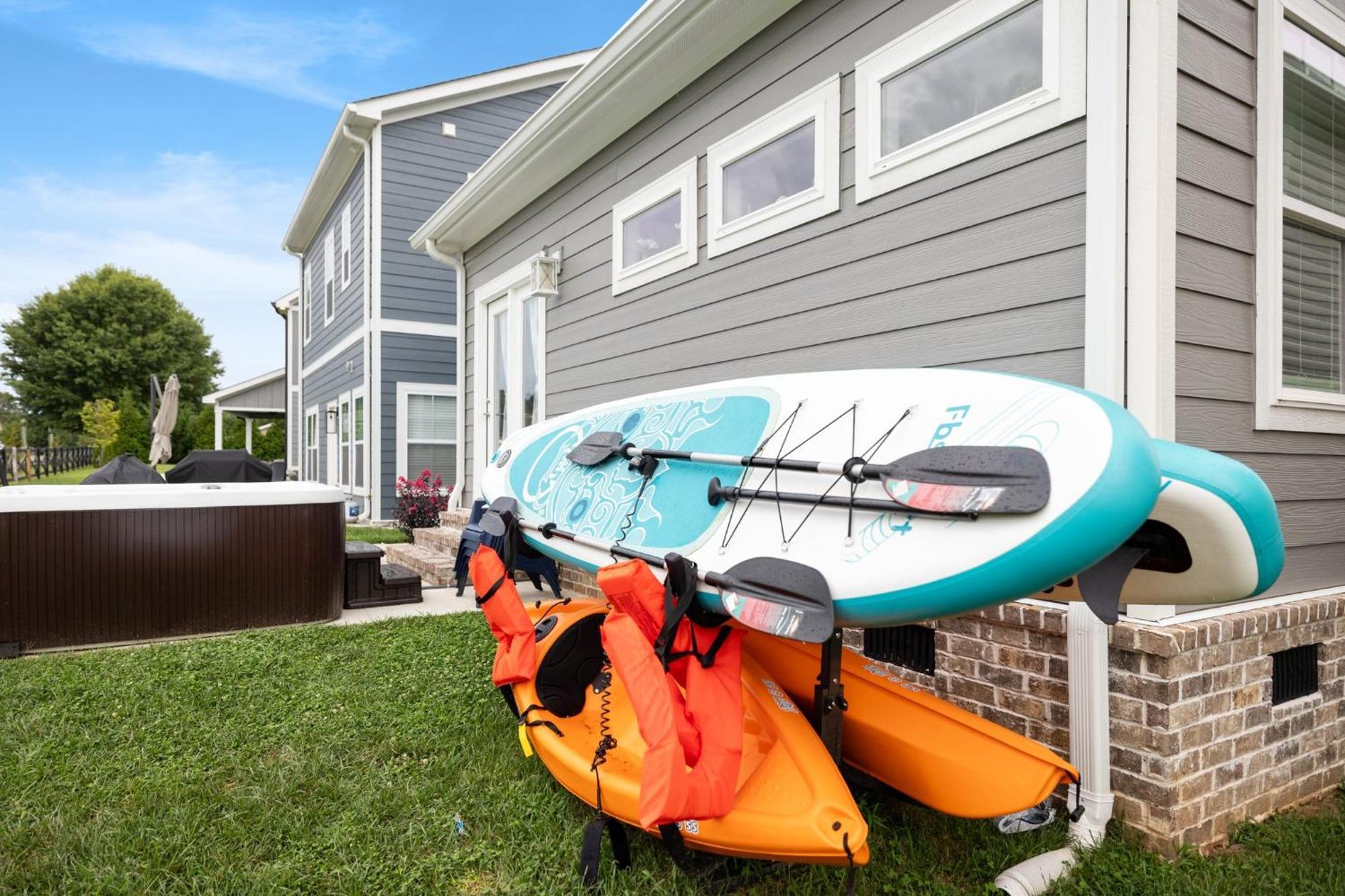 Cozy Lake Cottage W/ Kayaks, Sups, Pool & Firepit Winchester エクステリア 写真