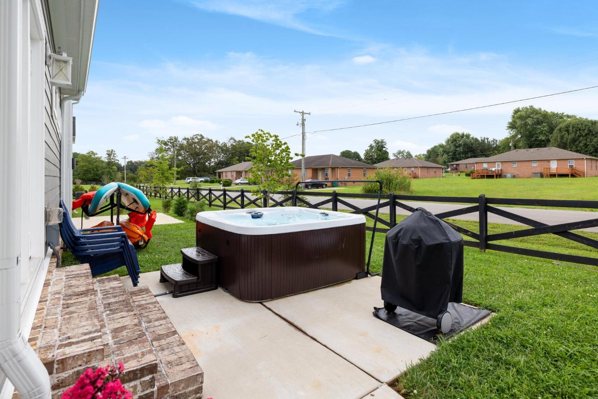 Cozy Lake Cottage W/ Kayaks, Sups, Pool & Firepit Winchester エクステリア 写真